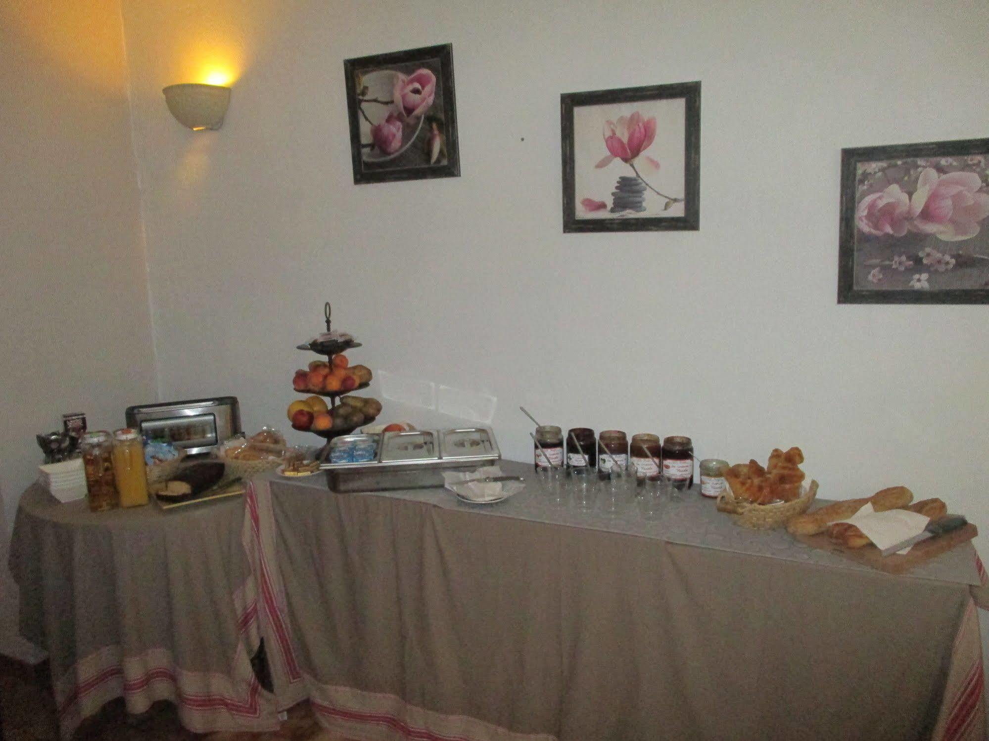 Hotel Saint Florent Orange  Bagian luar foto